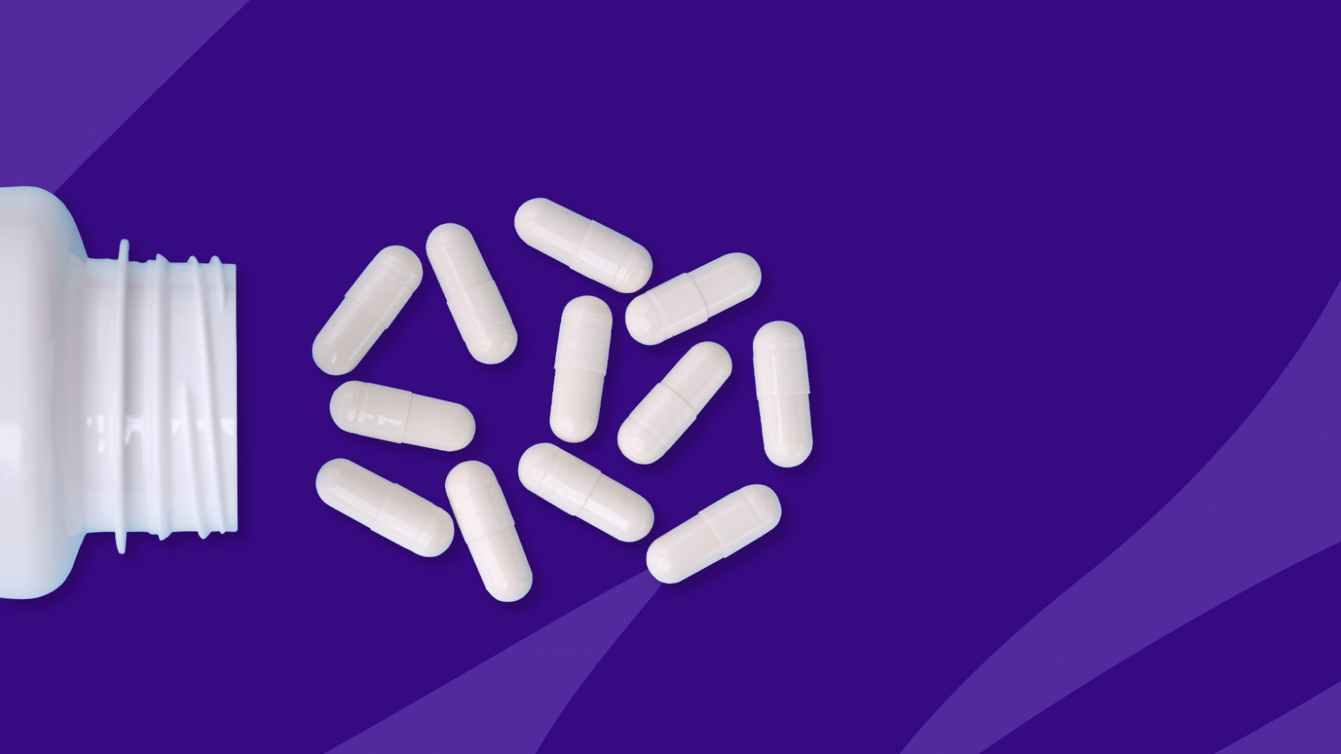 A white bottle spilling out white pills: Does Zyrtec expire?